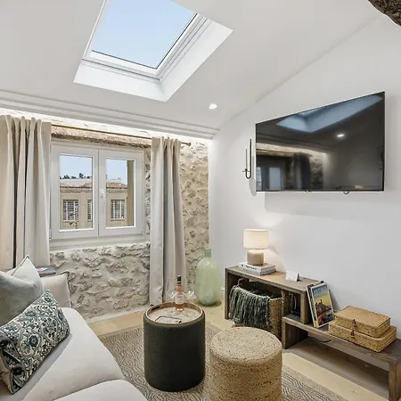 Le Republique Antibois - Au Coeur Du Vieil Apartment *
